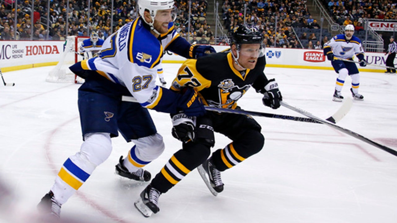 Blues' Hutton stops 34 shots in 3-0 win over Penguins (Jan 24, 2017)